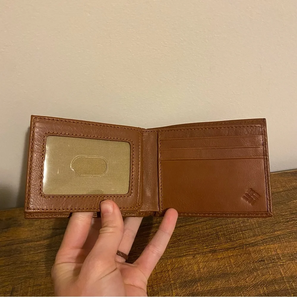 Columbia Light Brown Leather Fold Wallet